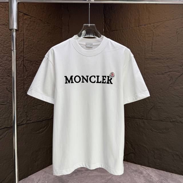 Moncl* 蒙口* 2025春夏新款短袖T恤 重磅纯棉字母Logo 植绒+章仔刺绣 颜色：黑色 白色 安可拉红 夜幕蓝 码数：S M L Xl Xxl