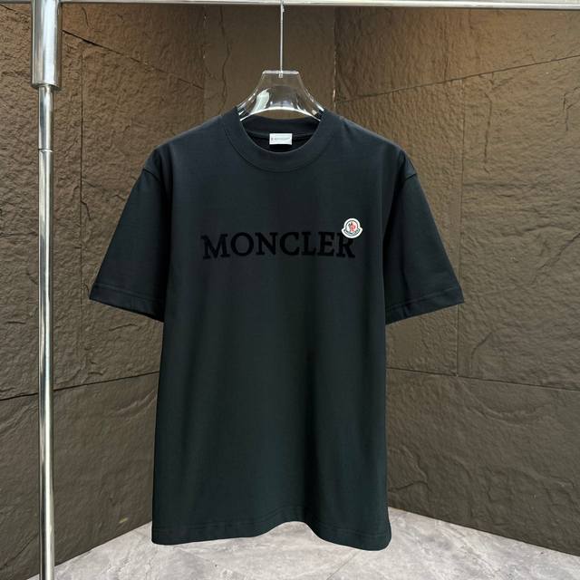 Moncl* 蒙口* 2025春夏新款短袖T恤 重磅纯棉字母Logo 植绒+章仔刺绣 颜色：黑色 白色 安可拉红 夜幕蓝 码数：S M L Xl Xxl