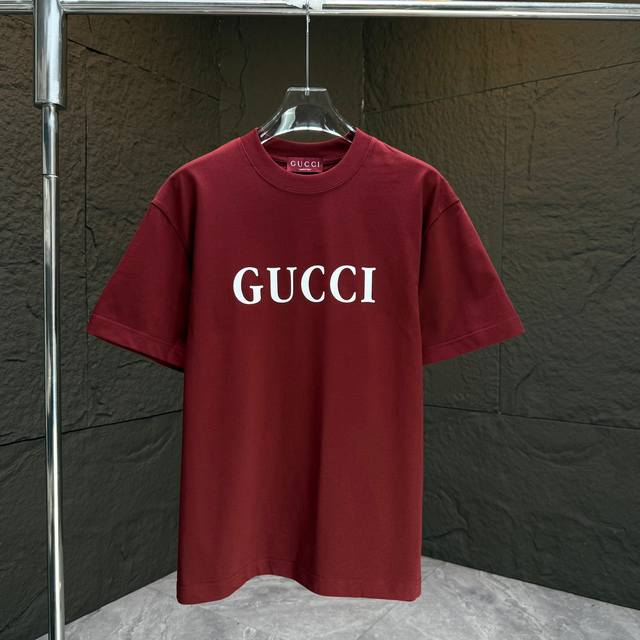 Gucci* 古驰* 2025春夏新款短袖T恤 重磅纯棉字母Logo立体硅胶 颜色：黑色 白色 安可拉红 夜幕蓝 码数：S M L Xl Xxl