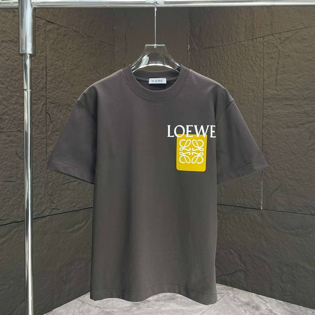 Loew* 罗意威* 2025春夏新款短袖T恤 重磅纯棉字母Logo 植绒+立体硅胶 颜色：黑色 白色 巧克力色 薄荷绿 码数：S M L Xl Xxl