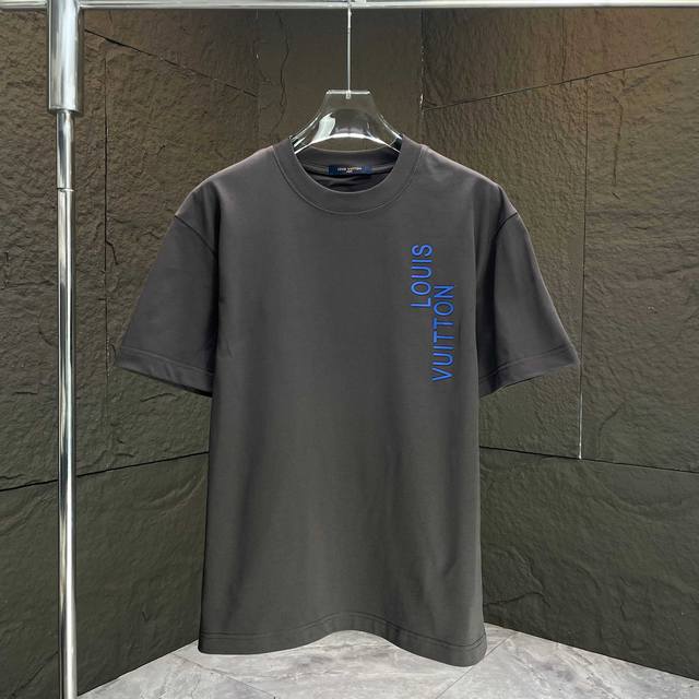 Louis* 路易Lv* 2025春夏新款短袖T恤 重磅纯棉字母Logo立体硅胶 颜色：黑色 白色 巧克力色 安可拉红 码数：S M L Xl Xxl