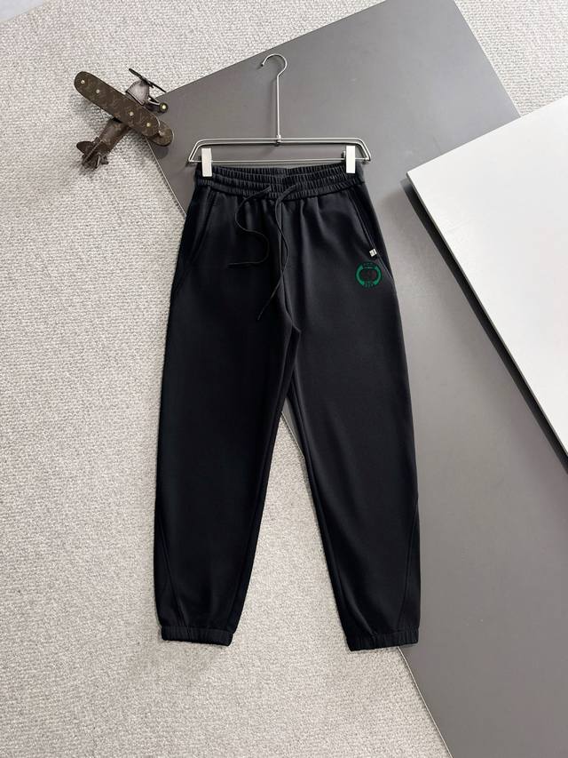 隔天出货 Gucci 2025春夏新款松紧带休闲裤，薄款专柜定制面料 透气舒适度高，细节无可挑剔，品牌元素设计理念，体现高品质。手感细腻柔软！呈现休闲裁剪，上身