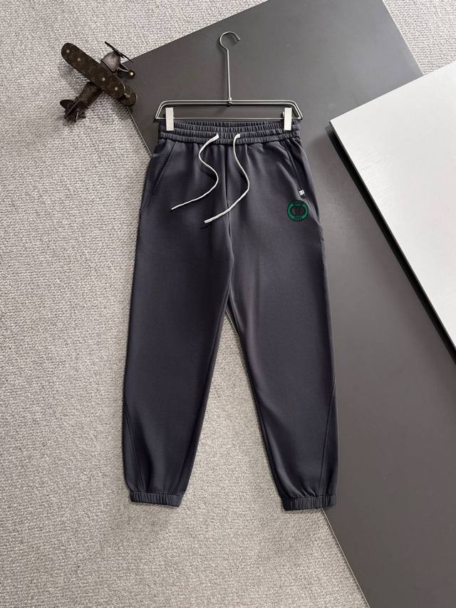 隔天出货 Gucci 2025春夏新款松紧带休闲裤，薄款专柜定制面料 透气舒适度高，细节无可挑剔，品牌元素设计理念，体现高品质。手感细腻柔软！呈现休闲裁剪，上身