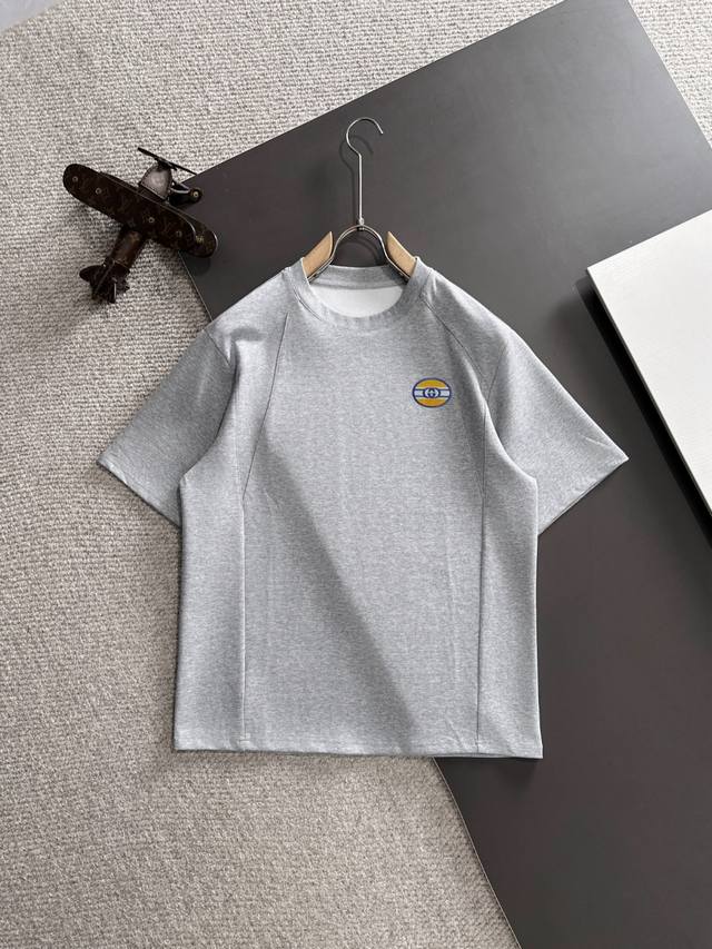 隔天出货 高品质套装 Gucci 2025新款夏季休闲套装，细节精致高级，高级感满满。定制高端液氨棉面料，上身挺括有型，舒适不紧绷。干净利落的剪裁都市风十足，穿