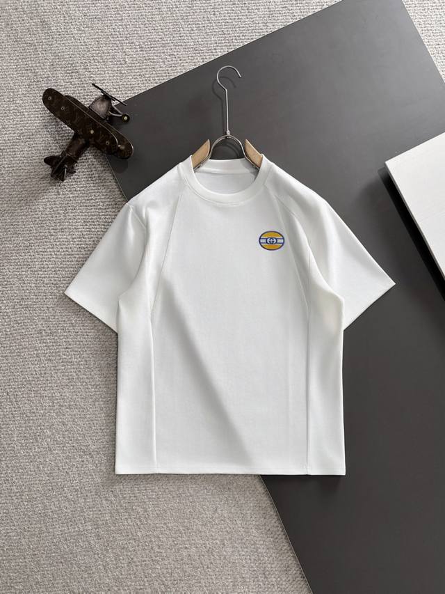 隔天出货 高品质套装 Gucci 2025新款夏季休闲套装，细节精致高级，高级感满满。定制高端液氨棉面料，上身挺括有型，舒适不紧绷。干净利落的剪裁都市风十足，穿