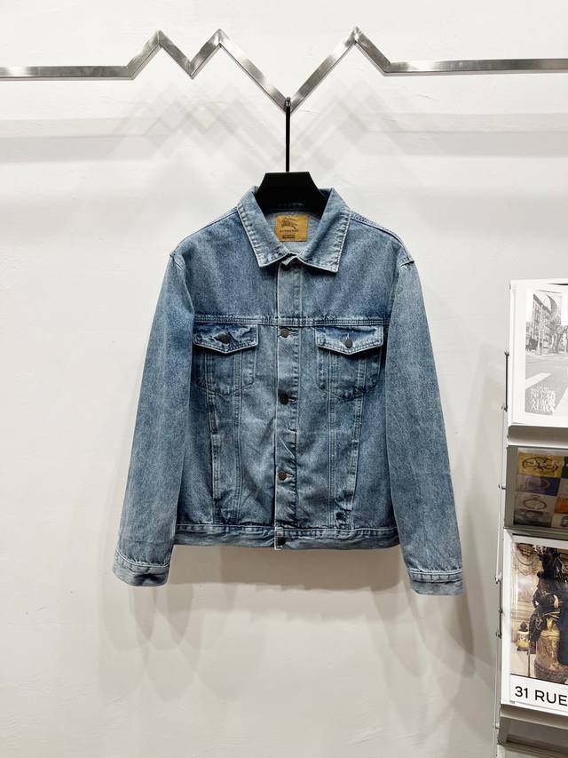 款号: K960 Supreme 22Ss Burberry联名 巴宝莉联名 战马刺绣 牛仔夹克 原版采购开发版型工艺制作高版本 采用水洗牛仔面料 经过特殊的洗