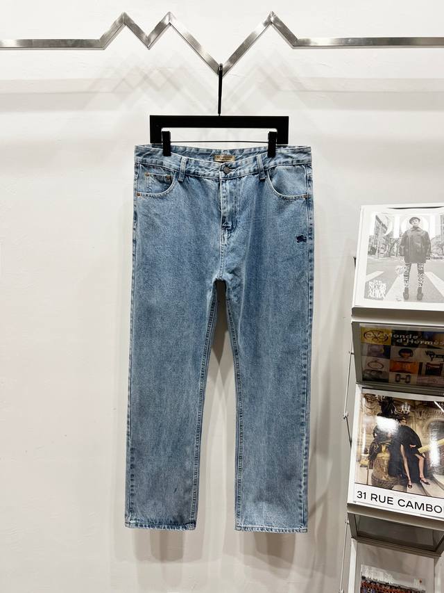 款号: K990 Supreme 22Ss Burberry联名 巴宝莉联名 战马刺绣 牛仔裤 原版采购开发版型工艺制作高版本 采用水洗牛仔面料 经过特殊的洗水