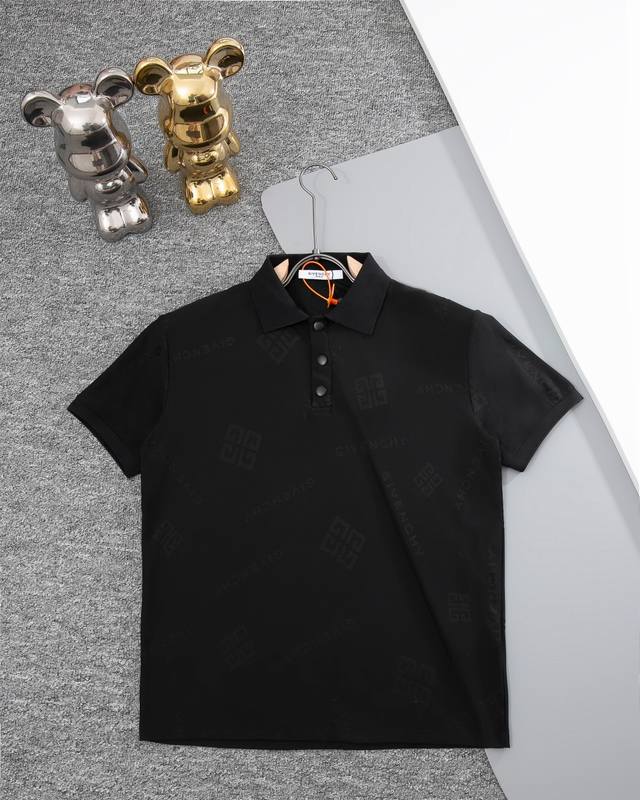Glvenchy纪梵希布匹提花新款Polo短袖，高品质，螺纹采用定织定染无色差，面料舒适柔软透气， 还原特殊工艺带来的潮流，定制定染 ，三标齐全 非市场普通版本