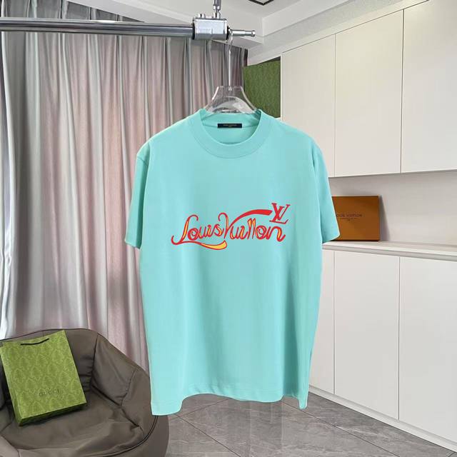 Lv*路易威登2025夏季新款 个性字母Logo印花 定制面料300G 短袖T恤 男女同款 尺码：S M L Xl Xxl 五个码 颜色：黑色 白色 湖绿色 紫