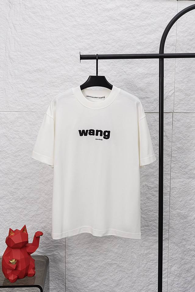 款号 F043 Alexanderwang 亚历山大王秋季新款圆领半袖 继春季发布会后又一爆款火出圈 前后多重复杂工艺相结合 带给你独特的视觉冲击的 结合在刺绣