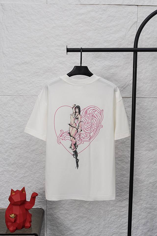 款号 F040 Chrome Hearts克罗心双面Logo提花圆领半袖T恤 正面粉色十字架梵文字母”Deadly Doll“图案Logo 定制面料 双面数码直