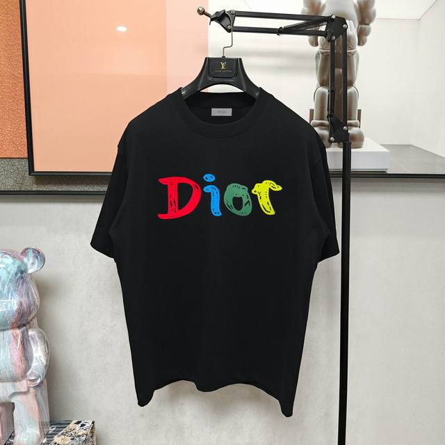 Dior迪奥 25Ss早春新款 厚胶字母Logo短袖圆领T恤 男女同款 轻奢高级，百搭又显瘦 300克重磅高克重面料 男女都可轻松驾驭！ 品质精细程度可以放大看