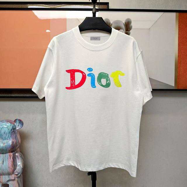 Dior迪奥 25Ss早春新款 厚胶字母Logo短袖圆领T恤 男女同款 轻奢高级，百搭又显瘦 300克重磅高克重面料 男女都可轻松驾驭！ 品质精细程度可以放大看