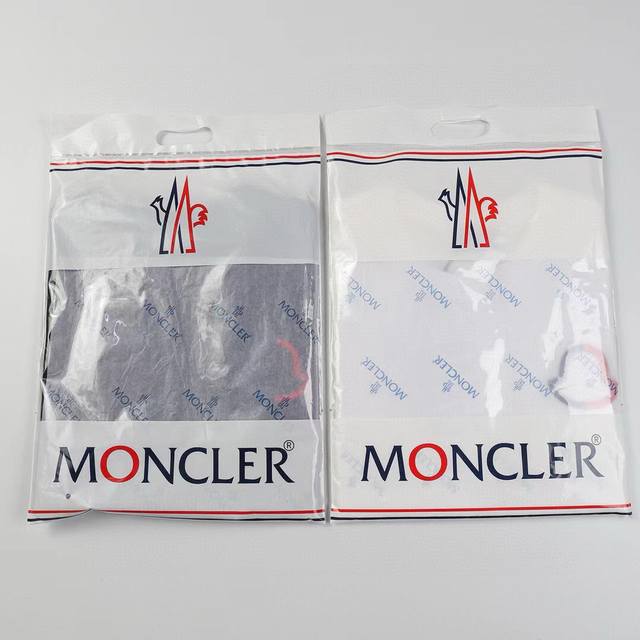款号：812 Moncler 蒙口的价格P其实蛮有优势的 去过专柜的应该都知道蒙口的价格P不会比Gucci Burberry 便宜多少 只是相对低调 不愿意炒作