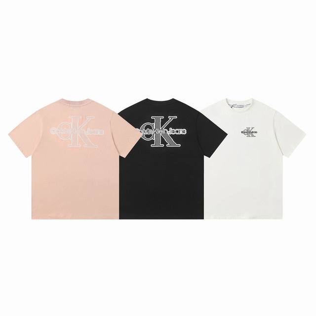 款号:919 Calvin Kleinck 经典字母叠印短袖T恤 260克双纱面料质感非常细腻 手感柔软平滑 弹性最好 穿着舒适 体贴合身 现货发售Calvin