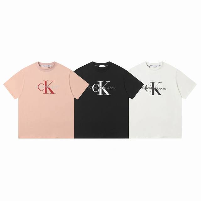 款号:913 Calvin Kleinck 男女情侣休闲圆领短袖T恤，印花+刺绣一体的工艺，成本增加耗时耗力。 260克双纱面料 手感柔软平滑 弹性最好 穿着舒