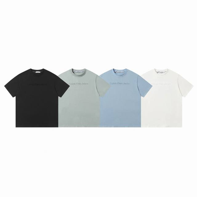款号:918 Calvin Kleinck 经典压花短袖T恤 260克双纱面料质感非常细腻 手感柔软平滑 弹性最好 穿着舒适 体贴合身 现货发售Calvin K
