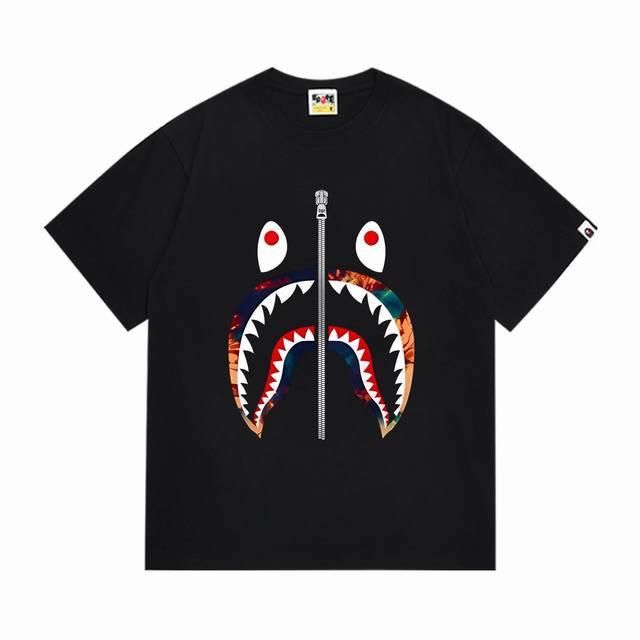Sc1012# 顶级版本 Bape 采用260克优质高织纯棉面料 双纱精梳 质感柔软不起球 进口环保印花胶浆 图案鲜明立体 品质男女同款 上身即是潮人 颜色：黑