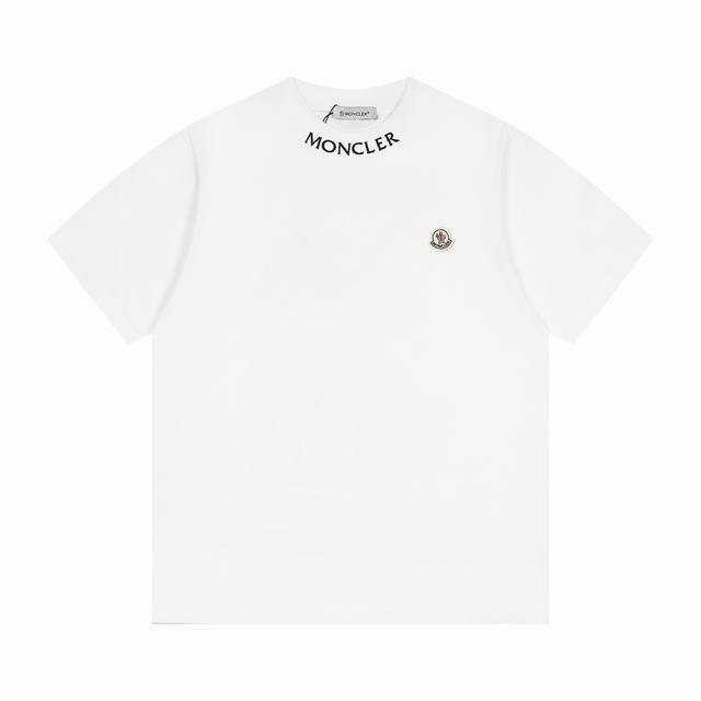 上新 款号:G945 Moncler蒙口新款领口经典Logo休闲圆领短袖T恤 小红书热门爆款｜明星网红同款穿搭 1面料采用26支270克纯棉双纱面料 柔软亲肤、