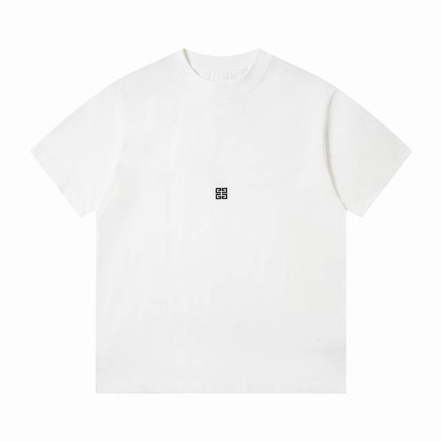 上新 款号:G944 Givenchy纪梵希新款胸前经典Logo休闲圆领短袖T恤 小红书热门爆款｜明星网红同款穿搭 1面料采用26支270克纯棉双纱面料 柔软亲