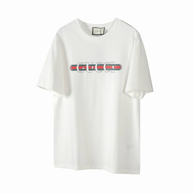 Gucci 古驰 24Ss镂空腰带字母印花短袖T恤 G19 面料采用280克平纹32支双股双纱紧密赛络纺进口“福原”牌大圆机织造而成，双面做蚀毛无尘处理，面部蚀