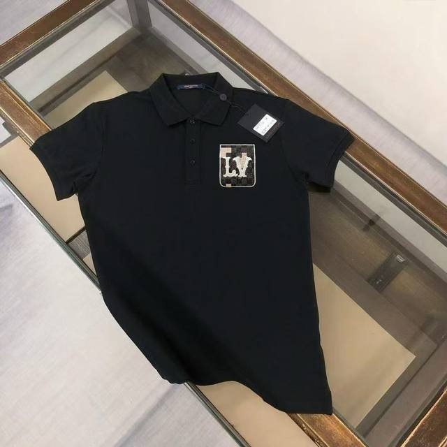 Louis Vuitton Lv 路易威登 25春夏最新款Polo衫～ 备受推崇 男女同款 商务休闲翻领Polo衫～刺绣字母Logo工艺～很精致 ～合体的剪裁版