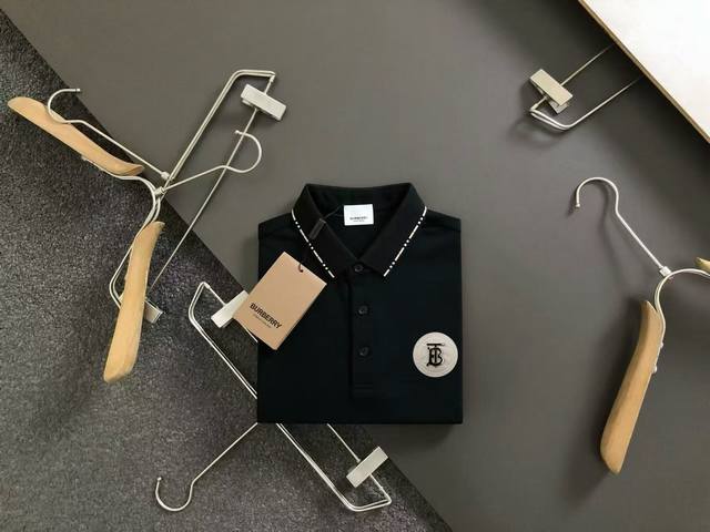 巴宝莉 Burberry 夏季新款T恤翻领短袖Polo衫，专柜定制面料 透气舒适度高，材质:69.7%棉 26.4%聚酯纤维 3.9%氨纶 款式:通款细节无可挑