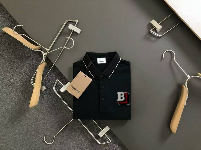 巴宝莉 Burberry 夏季新款T恤翻领短袖Polo衫，专柜定制面料 透气舒适度高，材质:69.7%棉 26.4%聚酯纤维 3.9%氨纶 款式:通款细节无可挑