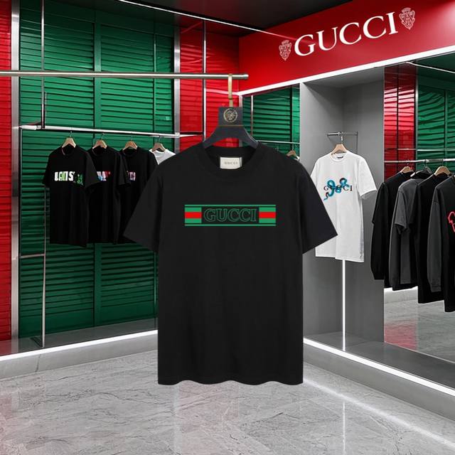 Gucci~古驰 2025新款高品质圆领短袖T恤 袖口车有进口绣花标 定制定染,手感非常舒服 超级百搭好看的一款短袖 三标齐全 非市场普通版本 随意对比 品质绝