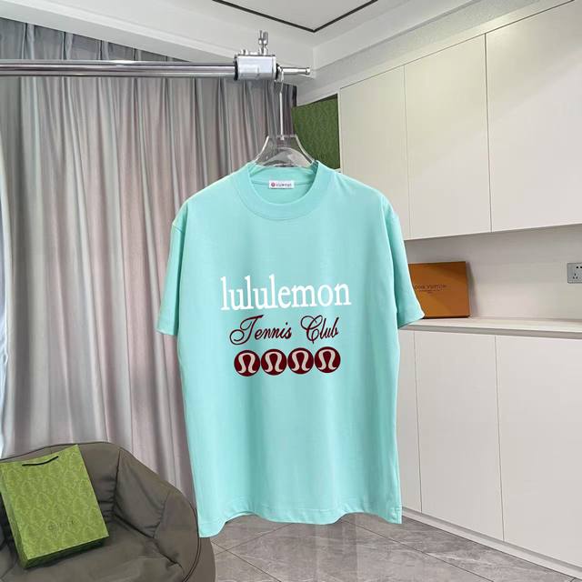 Lulu*露露乐蒙2025夏季新款 个性字母Logo印花 定制面料300G 短袖T恤 男女同款 尺码：S M L Xl Xxl 五个码 颜色：黑色 白色 湖绿色