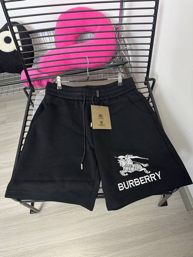 款号：Hmy125# 巴宝莉Burberry 经典战马万针精密绣花短裤情侣款百搭必备 面料选用夏季高克重精密透气面料 经典的Logo设计 前后口袋均有版型设计非