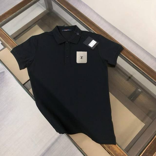 Louis Vuitton Lv 路易威登 25春夏最新款Polo衫～ 备受推崇 男女同款 商务休闲翻领Polo衫～刺绣字母Logo工艺～很精致 ～合体的剪裁版