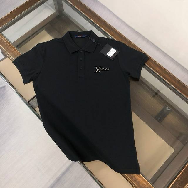 Louis Vuitton Lv 路易威登 25春夏最新款Polo衫～ 备受推崇 男女同款 商务休闲翻领Polo衫～刺绣字母Logo工艺～很精致 ～合体的剪裁版
