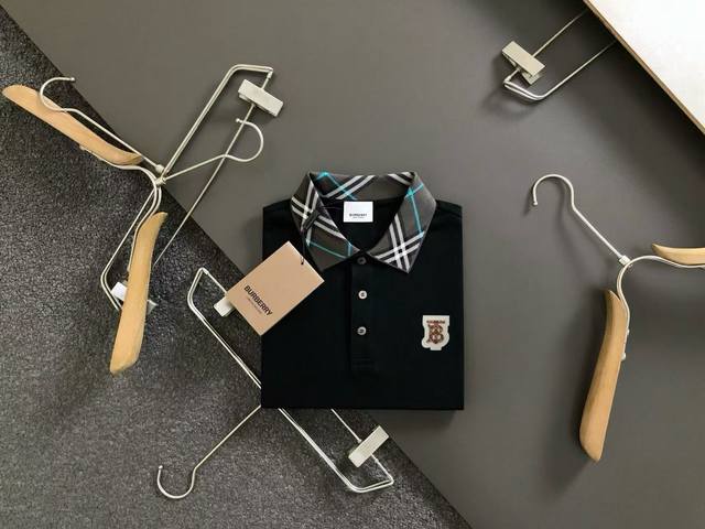 巴宝莉 Burberry 夏季新款T恤翻领短袖Polo衫，专柜定制面料 透气舒适度高，材质:69.7%棉 26.4%聚酯纤维 3.9%氨纶 款式:通款细节无可挑
