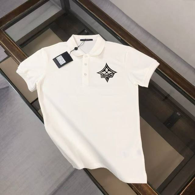 Louis Vuitton Lv 路易威登 25春夏最新款Polo衫～ 备受推崇 男女同款 商务休闲翻领Polo衫～刺绣字母Logo工艺～很精致 ～合体的剪裁版
