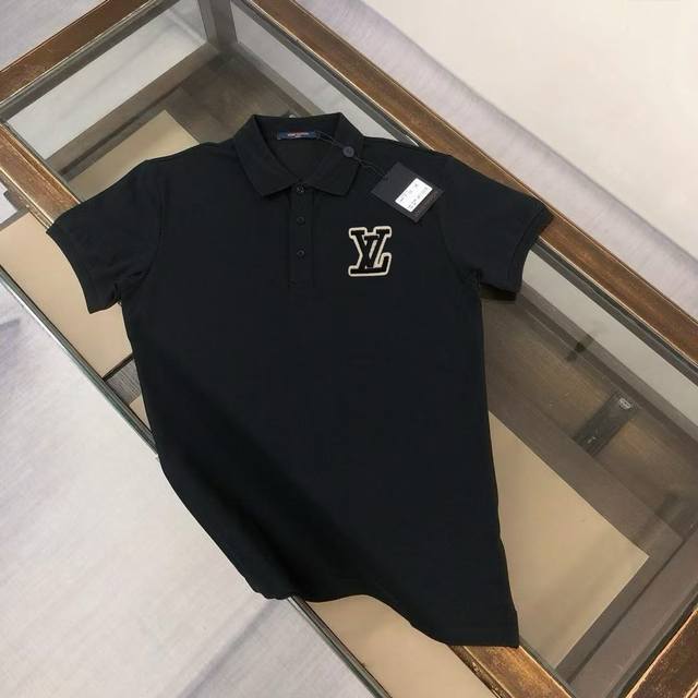 Louis Vuitton Lv 路易威登 25春夏最新款Polo衫～ 备受推崇 男女同款 商务休闲翻领Polo衫～刺绣字母Logo工艺～很精致 ～合体的剪裁版
