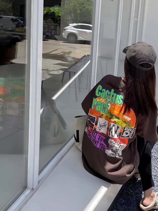 正确版本Travis Scott麦当劳联名咖啡色纯棉落肩高街美式休闲T恤短袖 款号：022-137 码数：S-Xl 面料定织定染16支 260克纯棉双纱 再加水