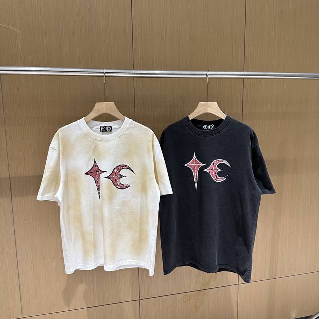 Thug Club Vibe25Ss美式潮牌新款废土风做旧磨破男士情侣短袖T恤 款号：013-130 码数：1码 2码 3码 面料采用260G纯棉面料 黑色经多