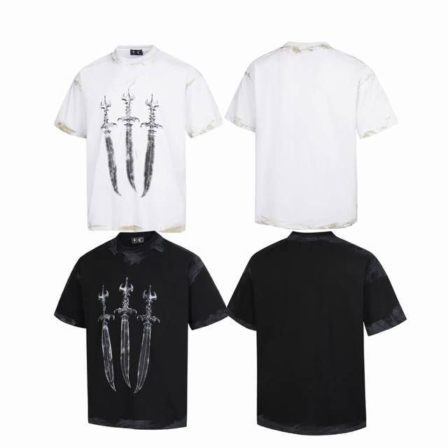 Thug Club 25Ss 三宝剑龙骨金属星月水洗做旧拼接短袖T恤男女潮 款号：022-205 码数：1码 2码 3码 颜色：白色，黑色 260克重磅面料，加
