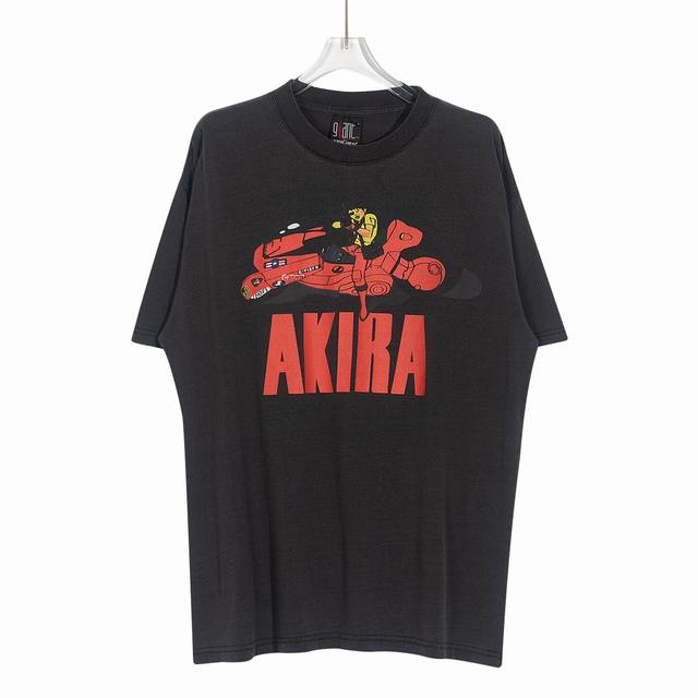 款号132-30# 现货Akira机车阿基拉短袖T恤 宽松棉重磅洗水做旧高街复古 Vintage短袖 印花方式采用国内独家的古法复古裂印 随着不断洗涤脱色将复古
