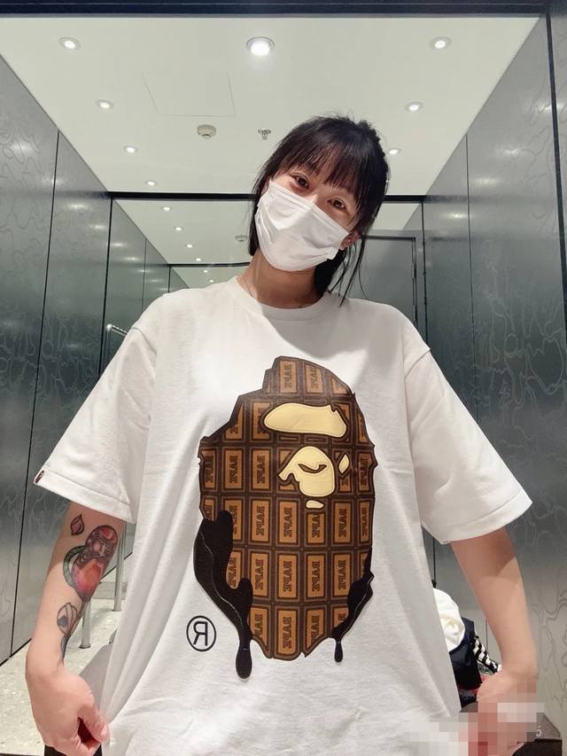 001178款A Bathing Ape Bape Ss23 情人节限定 巧克力猿人印花圆领短袖T恤 男女同款 码数Smlxlxxl 黑色白色