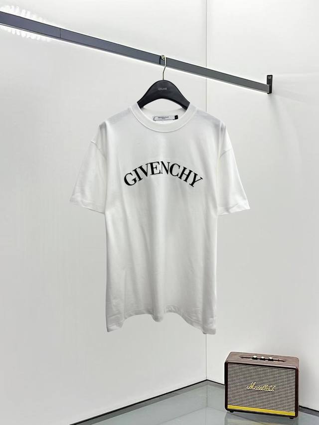 Givenchy 纪梵希Gvc25Ss新款短袖，最高版本重工艺经典刺绣Logo图案，高标准定制，上身非常有型，客供进口高档280克纯棉面料质感非常细腻，细节工艺