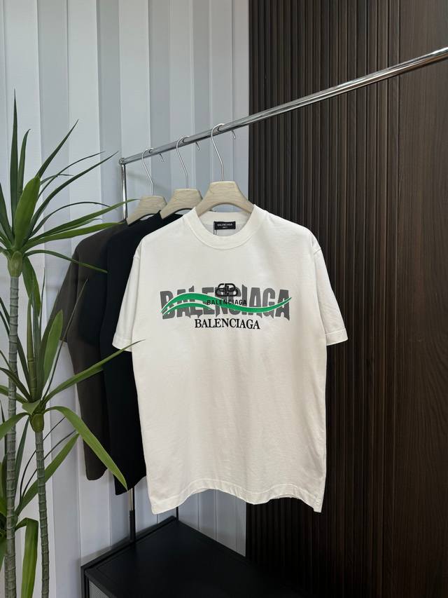 Balenciaga 2025Ss春夏新款短袖 全棉平纹面料打造 再洗水定型 磨破工艺 前胸Logo3D立体压胶工艺 高品质 手感柔软 定制面料 做工精细 男女