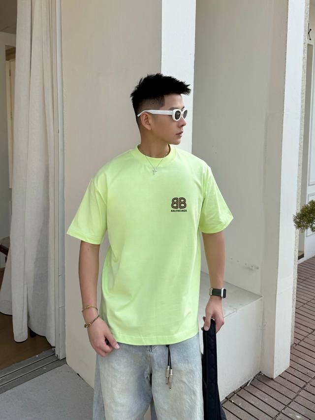 Balenciaga 2025Ss春夏新款短袖 全棉平纹面料打造 再洗水定型 磨破工艺 前胸Logo3D立体压胶工艺 高品质 手感柔软 定制面料 做工精细 男女