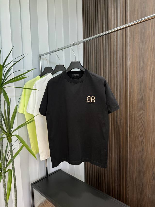 Balenciaga 2025Ss春夏新款短袖 全棉平纹面料打造 再洗水定型 磨破工艺 前胸Logo3D立体压胶工艺 高品质 手感柔软 定制面料 做工精细 男女