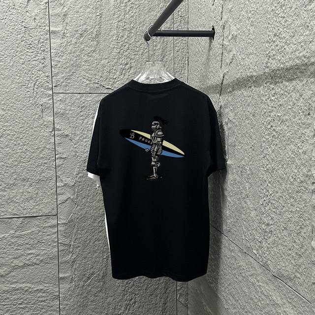 Bbr 巴*莉 2025春夏款 经典简约字母印花个性Logo 后背士兵印花 定制双纱平纹纯棉面料 短袖T恤 男女同款 颜色：黑色 白色 尺码： S 90-130