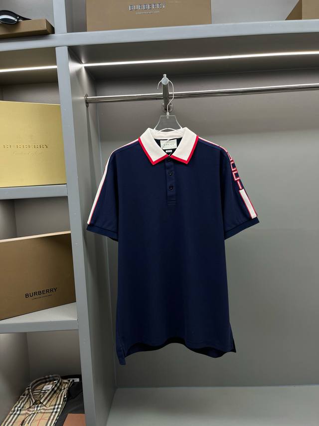 GuccⅠ 古驰 织带新款Polo衫 原版面料 原版订制辅料 官方同款 采用210克纯棉珠地面料，定制 同缸染面料 手感非常舒服爽滑 版型挺阔有型 一线品牌代工
