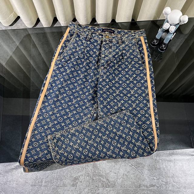 Louis Vuitton路易威登25Ss新款 Precoll狗狗系列老花Logo满印侧边皮条牛仔裤 王鹤棣同款 满Logo牛仔裤 10Uis Vuitton新