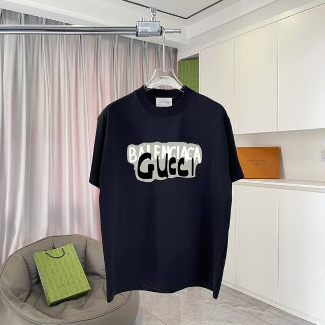 Gucc*古驰 2025夏季新款 个性字母Logo印花 定制面料300G 短袖T恤 男女同款 颜色：黑色 杏色 湖绿色 紫色 尺码: S M L Xl Xxl