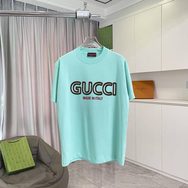 Gucc*古驰 2025夏季新款 个性字母Logo印花 定制面料300G 短袖T恤 男女同款 颜色：黑色 杏色 湖绿色 紫色 尺码: S M L Xl Xxl